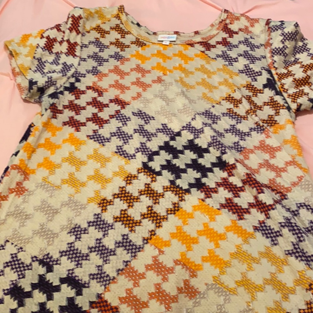 Beautiful patterned, textured Lularoe Carly